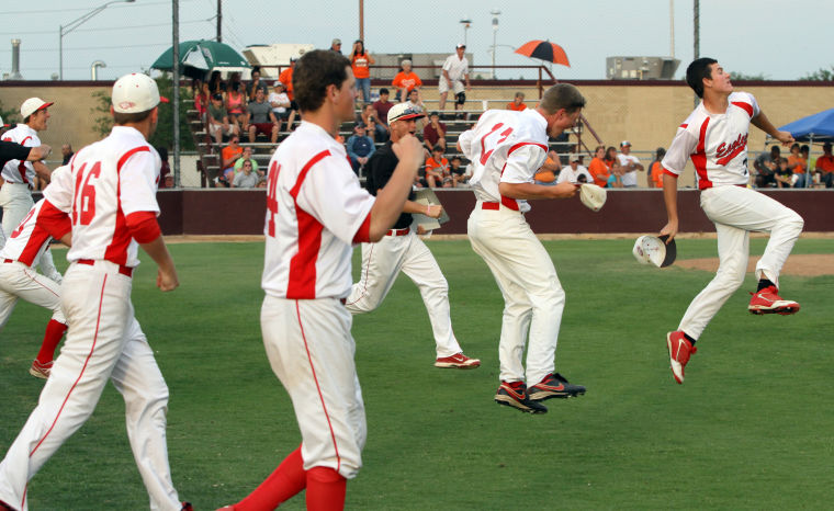 Salado sweeps double-header to advance in playoffs